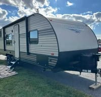 Tetiana's Forest River Wildwood Travel Trailer