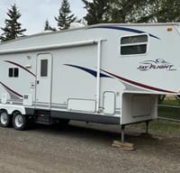 Ryder's Jayco Jay flight Fifth Wheel