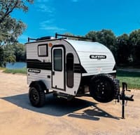 Izaak's Sunray sport 109 travel trailer