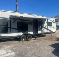 Manter's place Eclipse RV attitude 27sa Toy Hauler