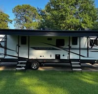 2022 Sundance 324BH: Family Luxury