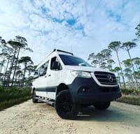 Natalie's Thor Motor Coach Tranquility 19L Class B