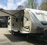 Dallas's Coachmen Freedom Express Select 29se Travel Trailer