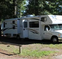 2010 31'ft Class C Motorhome with Bunk Beds