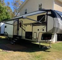 2 Full Baths and Separate Bunkhouse