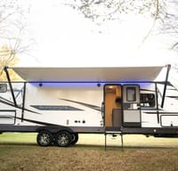 Big Luxurious Camper w/ Kids' Bunkhouse sleeps 10