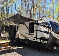 Outback: Chef's kitchen, King bed, 3 slides, Solar