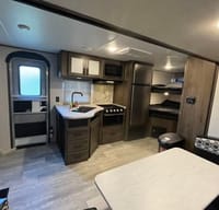 Family Friendly Bunkhouse Sleeps 8, 4 beds total.