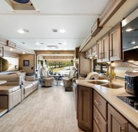 2021 Thor Motor Coach Miramar 35.2"Big Teddy"