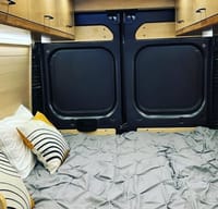 “VANessa” Off-Grid, Pet-Friendly, AC, for 2