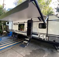2021 30ft Coachmen Apex Lite Trailer