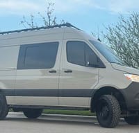 Adventure Van | 4x4 Sprinter – Off-Grid Ready!