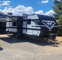 2024 transcend travel trailer sleeps 8!