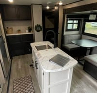Large Bunkhouse w/King Bed & Outdoor Kitchen