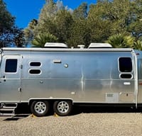 Airstream Luxury - Flying Cloud 25FB
