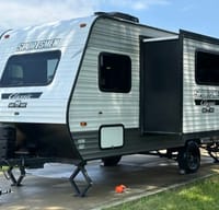 Modern Camper for your Glamping Needs!!!!