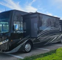 Beautiful 2021 Thor Palazzo 37.4 with all you need