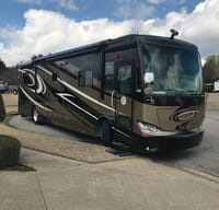 2012 Tiffin Phaeton 40 QTH, Pets and Kids Friendly