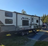 2023 Luxurious Family-Friendly Apex Ultra-Lite