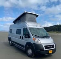 "TravelDodge" 2022 Winnebago Solis 59P