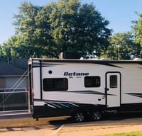 2019 Jayco Toy Hauler with patio -  Sleeps 6!