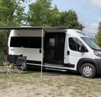 2021 Roadtrek Play ( dog friendly)