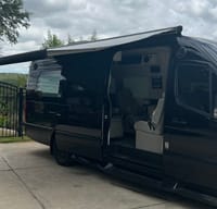 2022 Supreme Sprinter. Fully loaded. Seats 12.