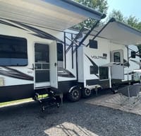 2018 Dutchmen Voltage 3305 Toyhauler