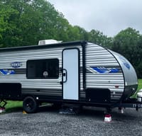 Sleeps 5, 2022 Forest River Salem FSX