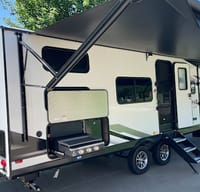 BRAND NEW Grand Design Imagine 25DBE Luxury RV