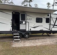 Keystone Bullet. Sleeps 8. Delivery Available.