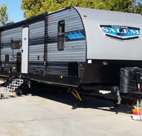 Bunkhouse & Lounge, Fully-Loaded & Turn-key Ready!