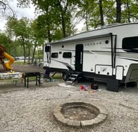 Family Friendly 5th wheel (TRIPLE BUNKS)
