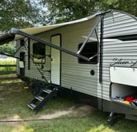 31' Travel Trailer – Sleeps 6 w/ King Bed!