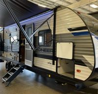 2022 Pioneer 27 ft - Sleeps 8 - bunks- half to. towable