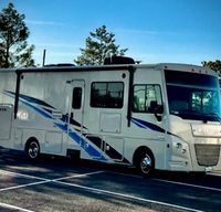 Winnebago Vista - KING bed, Bunk Beds, Queen Loft, Sleeps 10 *ONBOARD WIFI