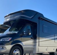 Luxury + Family Friendly 2022 Renegade Vienna - Perfect for Grand Canyon!