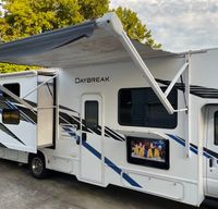 2019 Thor Daybreak 30DB, Travel in comfort!