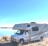 Spacious & Easy to Drive Fully Loaded Worry Free 2016 Minnie Winnie