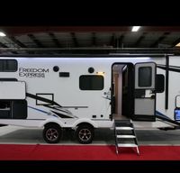 2022 Coachmen Freedom Express Ultra Lite automated with solar and inverter