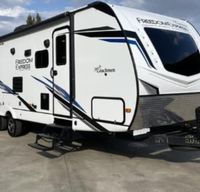 FAMILY FUN  with TONS of ROOM 2020 Forest River Freedom Express Ultra Lite