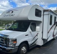 2022 Thor Chateau - Clean and New!