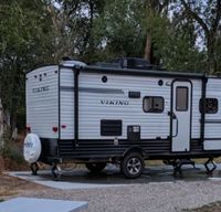 Dream Creek 2018 Forest River Viking with Dinette Slide & Bunks Delivery av