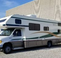 Class C 1998 Ford Tioga . 31 Ft. Sleeps 8-10. 300 MILES per day.