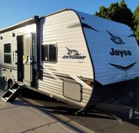 2022 Jayco Jay Flight SLX, lightweight and sleeps 8!