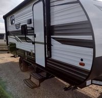 2022 Forest River Wildwood FSX: Light-weight, easy tow, sleeps 5