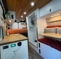 Perfect 2 person getaway with shower + pet friendly