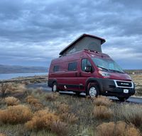 VANessa - 15 min from airport! Winter Ready, Starlink, generator built-in