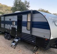 2021 Cherokee Grey Wolf w/bunks! Pet Friendly!