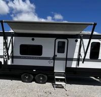 2022 Keystone Hideout-Qn bed in private BR, 2 full bunks